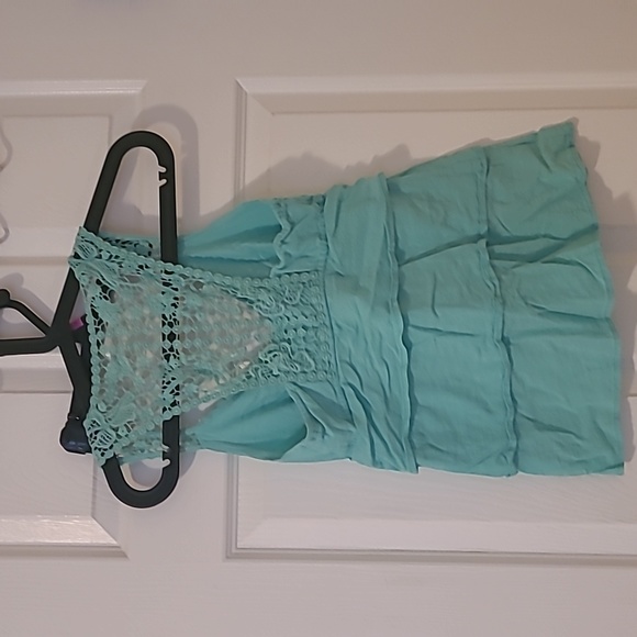 Dynamite light Green sleeveless top in XS with beautiful back cutout - Picture 2 of 2